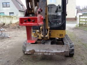 Baumstubben mit der Wurzelratte entfernen