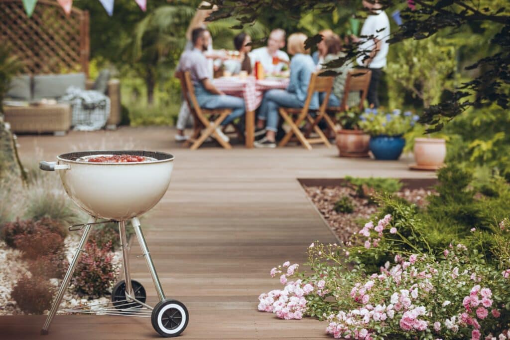 Der Juli ist der perfekte Monat für ein BBQ Essen im Garten
