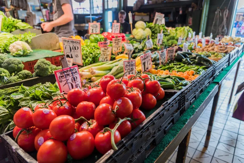 Historisches Gemüse und Obst auf dem Markt 